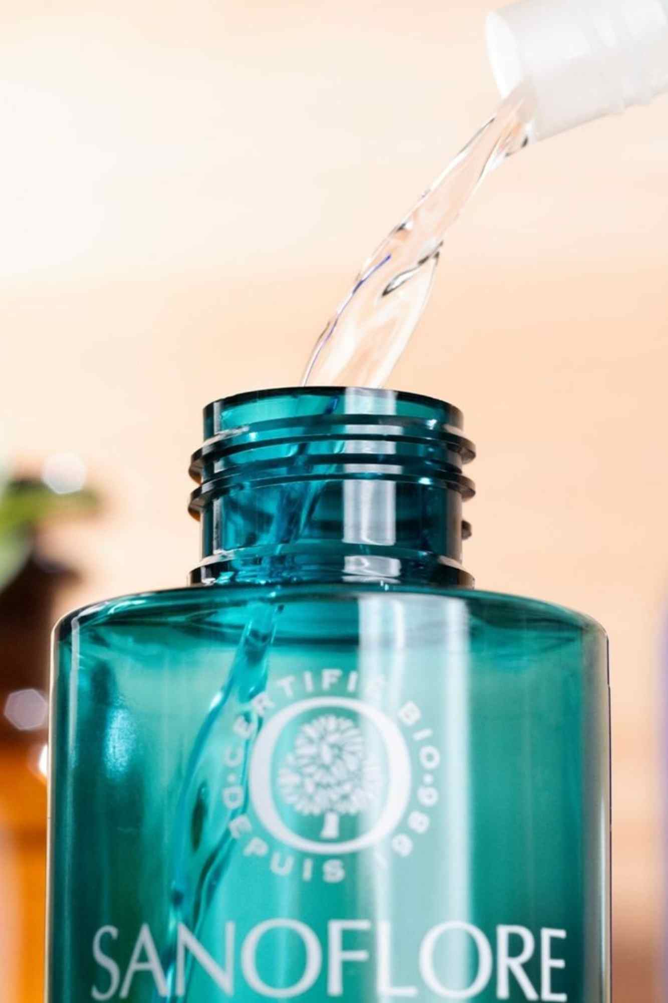 Sanoflore - Aqua Magnifica Skin Perfecting Botanical Essence  - 200ml / 400ml